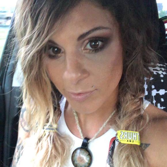 Meet your Posher, Dani - Picture 1 of 1